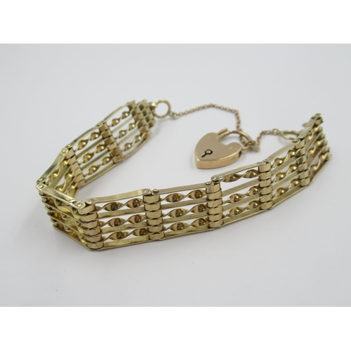 1057 - 9ct Gold gate bracelet with padlock clasp, 17.6g