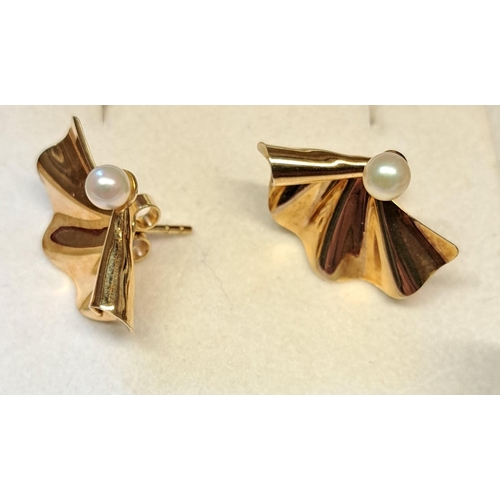 1060 - Two pairs of 9ct gold fan shaped earrings, one set with cultured pearls, the other with white stone ... 