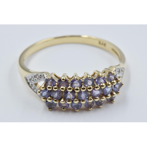 1071 - 9ct Yellow gold ring set three rows of amethyst, size P, 2g