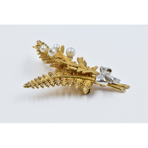 1084 - 9ct Two colour gold fern brooch set seed pearls, 6.6g