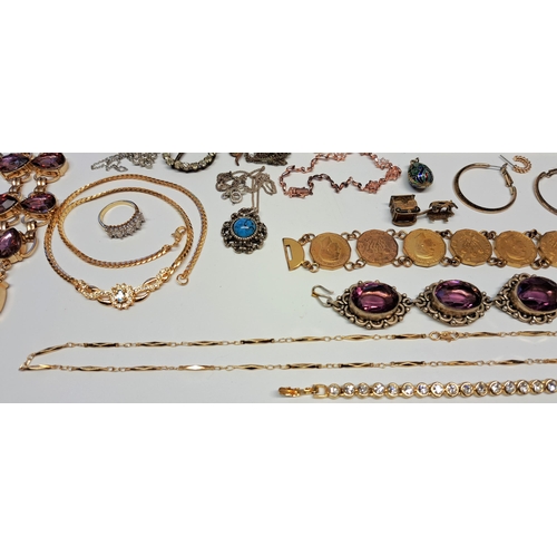 1086 - Quantity of gold plated and other costume jewellery