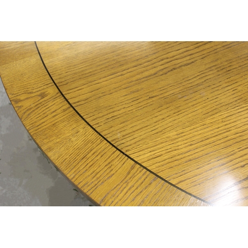 1943 - Large good quality circular oak breakfast table, the crossbanded and line inlaid top above a fluted ... 