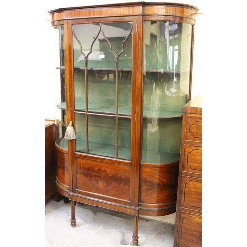 2059 - Edwardian mahogany bow fronted display cabinet, having central single bar glazed door on cluster col... 