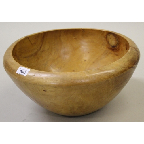 2062 - Large 20th Century sycamore fruit bowl (38cm diameter)