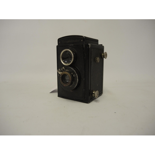 277 - Voigtlander twin lens camera