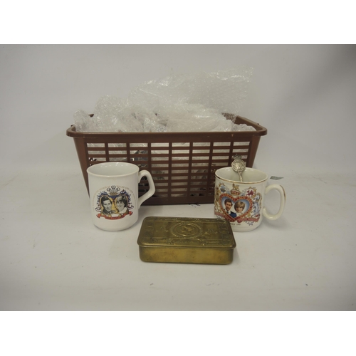 324 - World War I gift box together with a quantity of commemorative ceramics