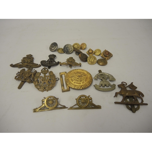 346 - Small collection of various military badges and buttons