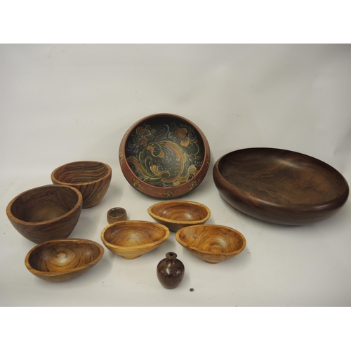 416 - Box containing a quantity of turned wooden bowls and a painted bowl