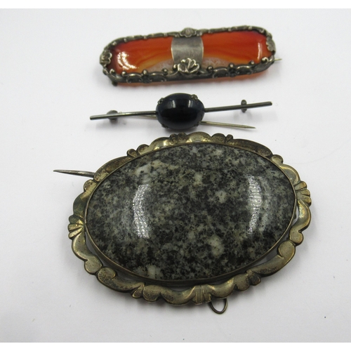 926 - Two 19th Century agate set brooches, together with bar brooch