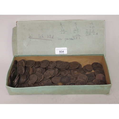 934 - Quantity of Victorian pennies and ha'pennies