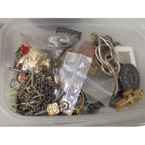 947 - Quantity of miscellaneous costume jewellery, badges and other items