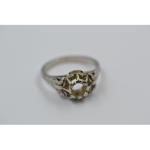 964 - Platinum ring setting (no stone), 5.5g