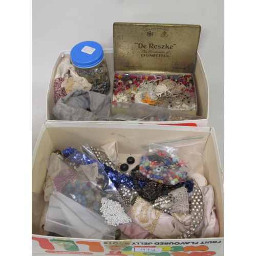 972 - Two small boxes containing miscellaneous antique and vintage beads in glass, jet etc.