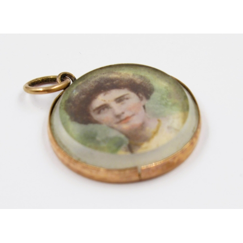 995 - 9ct Yellow gold pendant with colour portrait in case