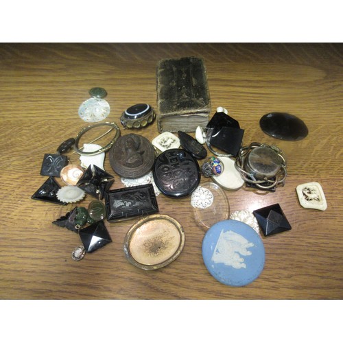 861 - Quantity of various Victorian brooches etc. and a miniature 18th Century prayer book