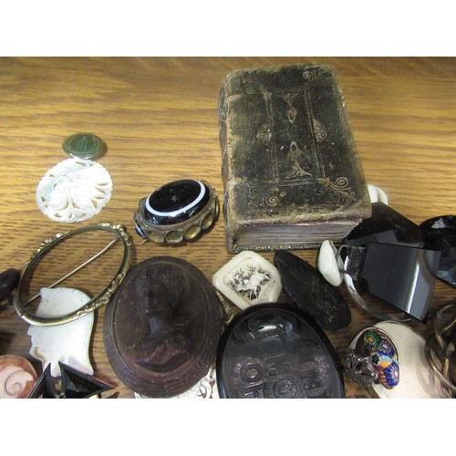 861 - Quantity of various Victorian brooches etc. and a miniature 18th Century prayer book