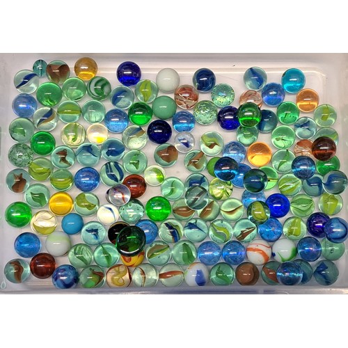 217 - Box containing a large quantity of various 20th Century glass marbles, varying sizes