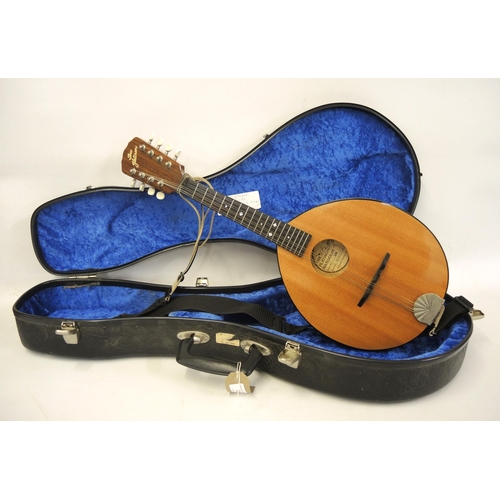 130 - Flat iron mandolin, model 2M, serial number 86013265 with a mahogany neck, ebony finger board, spruc... 