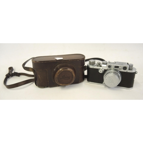 135 - Leica IIIa camera, Serial No. 186614, with original leather case