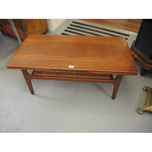 1442 - G Plan type mid 20th Century teak rectangular extending coffee table