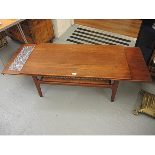 1442 - G Plan type mid 20th Century teak rectangular extending coffee table