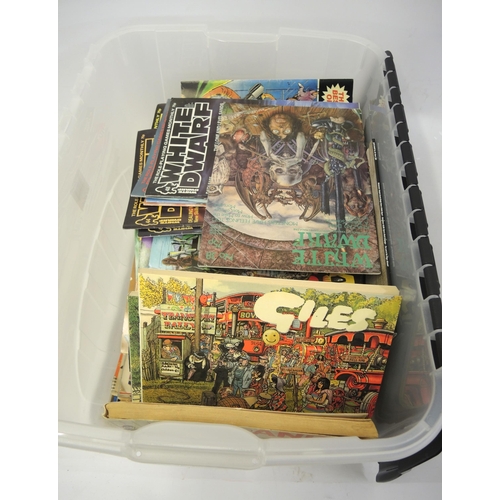 173 - Quantity of various magazines, including 2000 Judge Dread No.1 and early White Dwarf magazines, toge... 