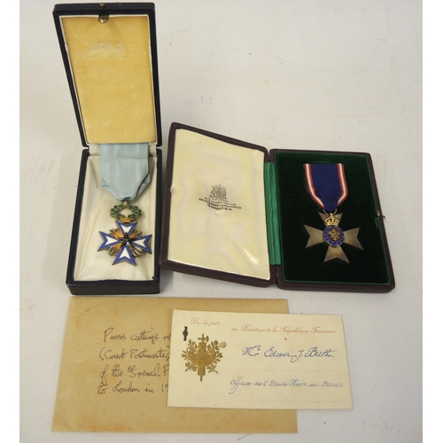 177 - Member of the Royal Victorian Order (5th Class) medal in fitted case, together with a French insigni... 