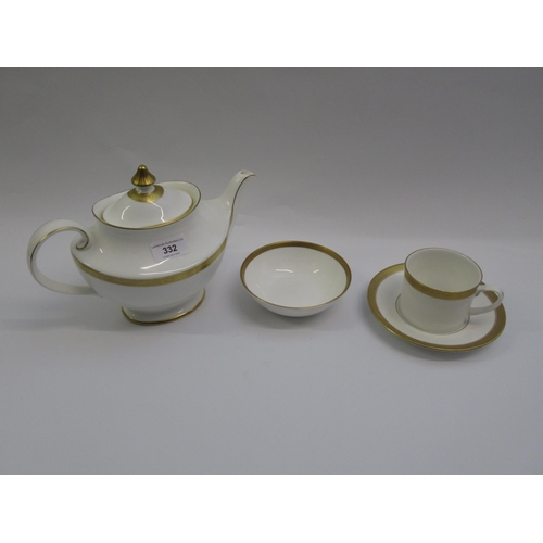 332 - An extensive Royal Doulton ' Royal Gold ' dinner and tea service comprising:  ten 27cm plates, ten 2... 