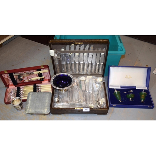 490 - Oak case containing a quantity of Mappin & Webb silver plated Kings pattern cutlery, together with a... 