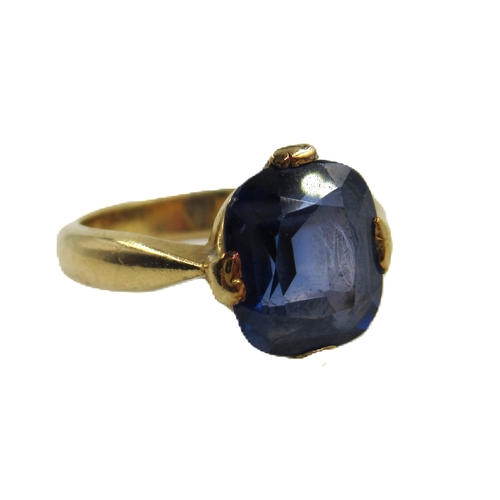 599D - 18ct Yellow gold ring set sapphire, size 'L.5', 5g