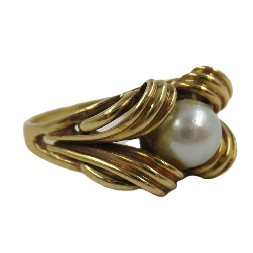 599E - 18ct yellow gold ring set with a single pearl, size 'M', 4.7g