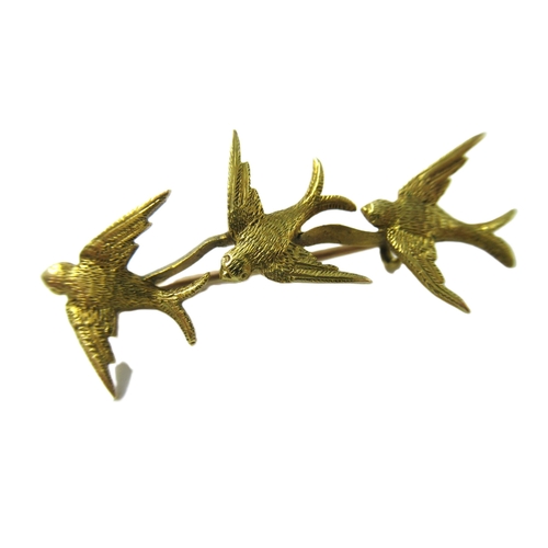 601 - Victorian gold brooch in the form of three swallows