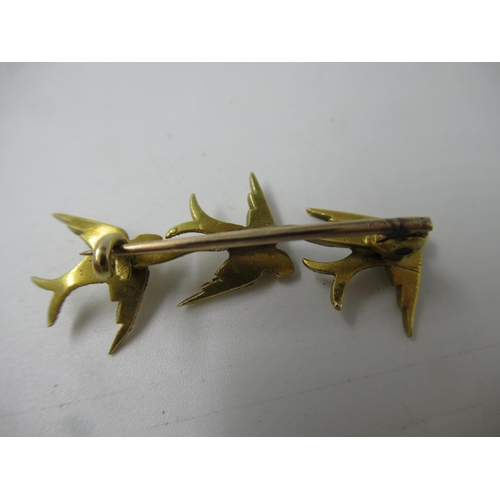 601 - Victorian gold brooch in the form of three swallows