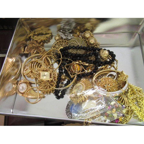 Quantity of miscellaneous costume jewellery and empty jewellery boxes