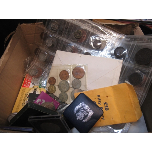 668 - Quantity of miscellaneous World coins in folder pages, cases and loose