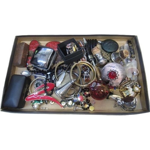 678 - Tray containing a quantity of various costume jewellery , including bracelets, medallions, cufflinks... 