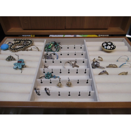 703 - Box containing a large quantity of miscellaneous costume jewellery