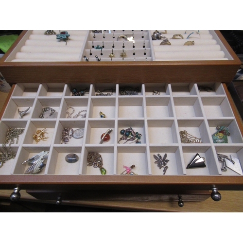 703 - Box containing a large quantity of miscellaneous costume jewellery