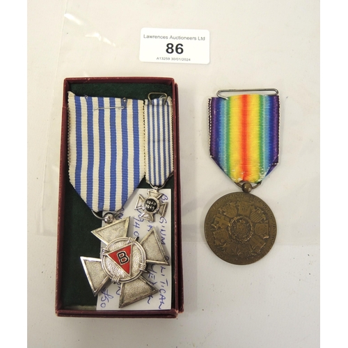 86 - Belgian Political Prisoner medal 1940 - 45 with ribbon and miniature, together with a Belgian World ... 