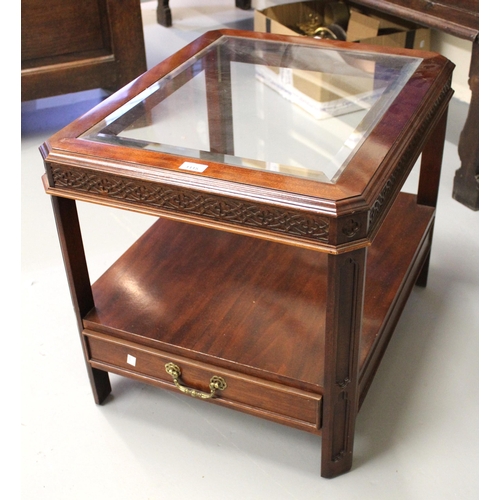 1115 - Reproduction mahogany glass inset two tier lamp table