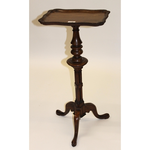 1746 - Good quality 19th Century rosewood pedestal wine table, the shaped dish top with a bead pattern rim ... 