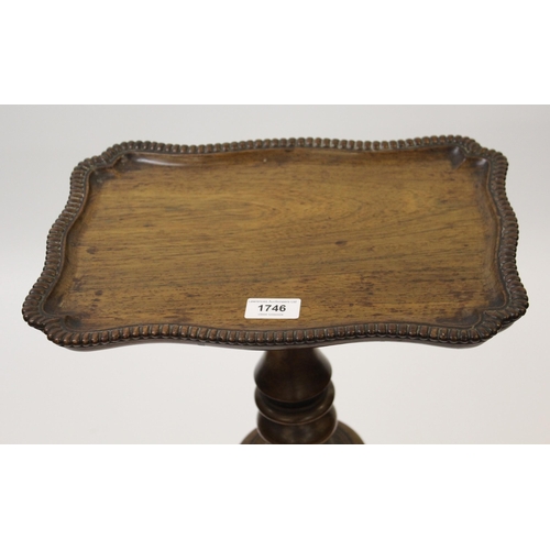 1746 - Good quality 19th Century rosewood pedestal wine table, the shaped dish top with a bead pattern rim ... 