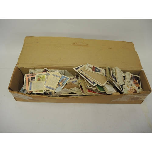 298 - Quantity of various loose cigarette and trade cards