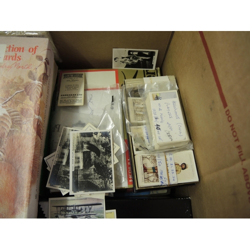 337 - Box containing mainly loose cigarette cards