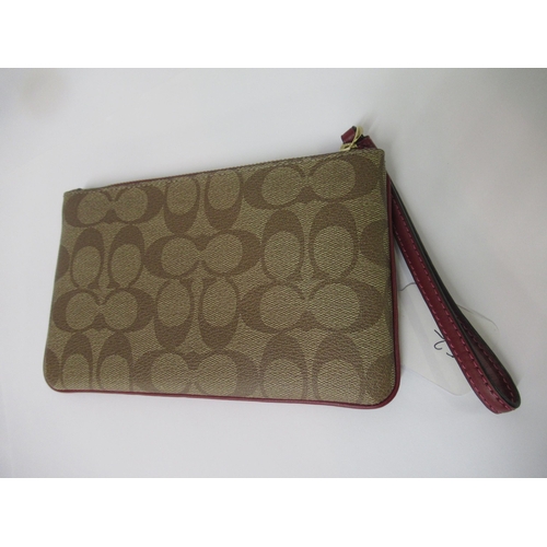 52 - Coach, small wristlet in signature canvas, 19 x 12 x 1cm