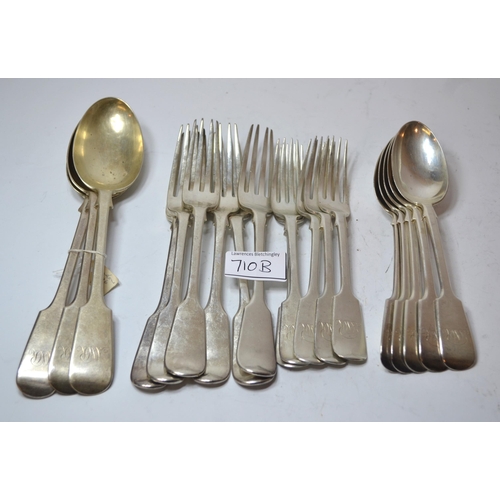 710B - London silver Fiddle pattern part canteen of cutlery, including spoons, forks and tablespoons, 38oz ... 