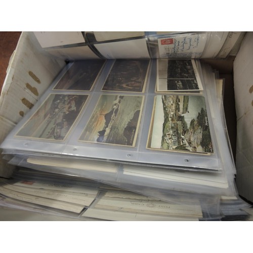 180 - Large collection of early to mid 20th Century postcards mounted in loose leaves, including World War... 