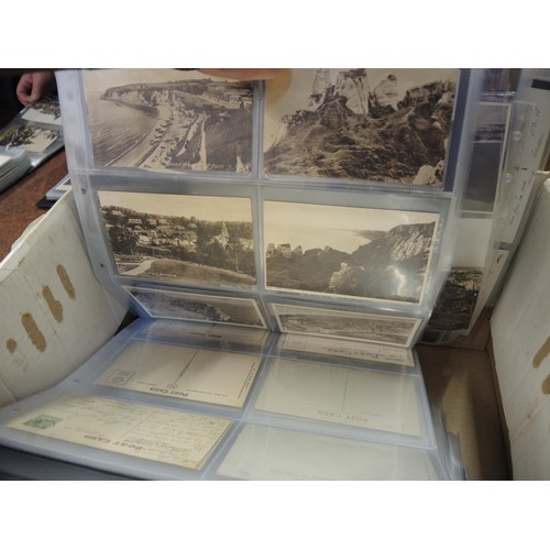 180 - Large collection of early to mid 20th Century postcards mounted in loose leaves, including World War... 