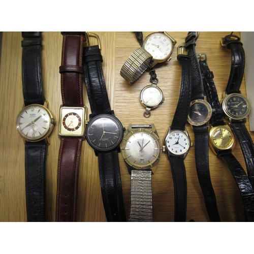 724 - Large quantity of costume jewellery and watches