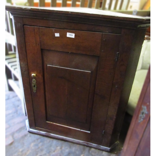 1454 - 18th Century oak hanging corner cabinet with single panelled door